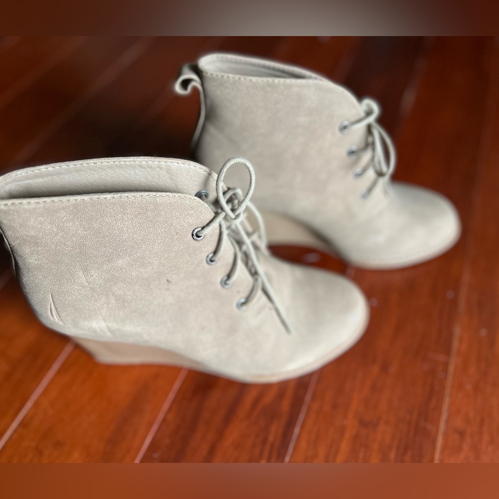 Women’s Nautica tan tie up wedge bootie